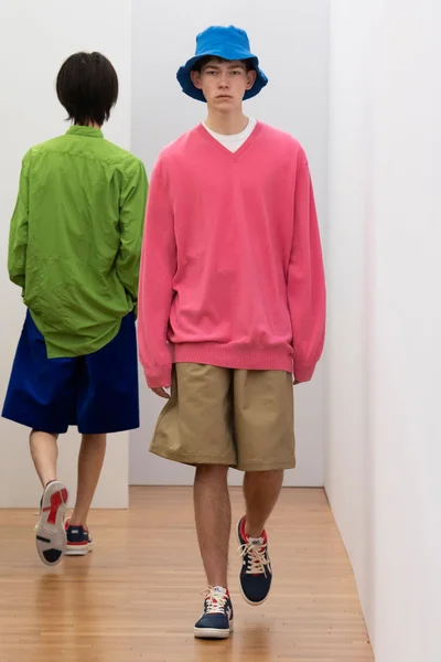 Look 10